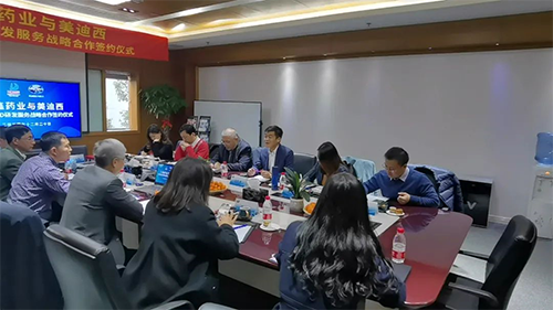 力鑫药业董事长&总经理高悦译、副总经理张倩、首席技术官陈成斌、研发商务总监刘恩桂、总经办主任张梦晗