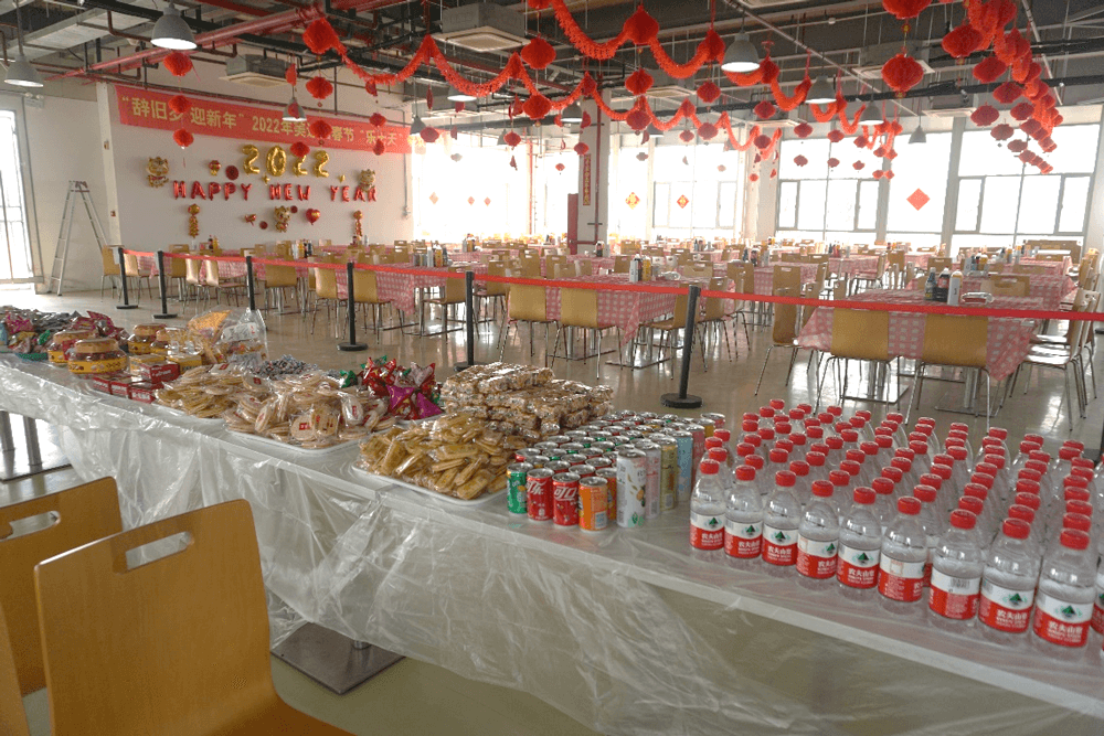 人生就是博还为伙伴们准备了水果、零食、饮料等